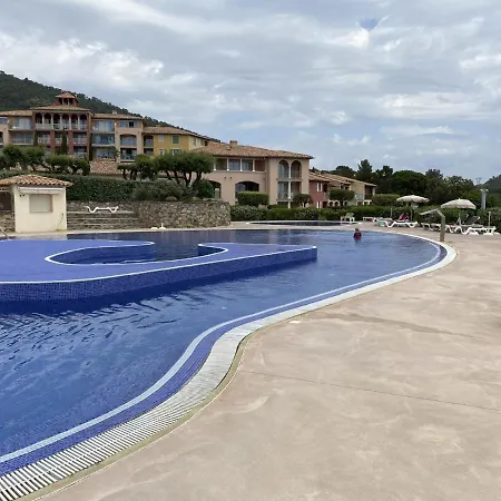 Appart Dans Avec Piscine Διαμέρισμα